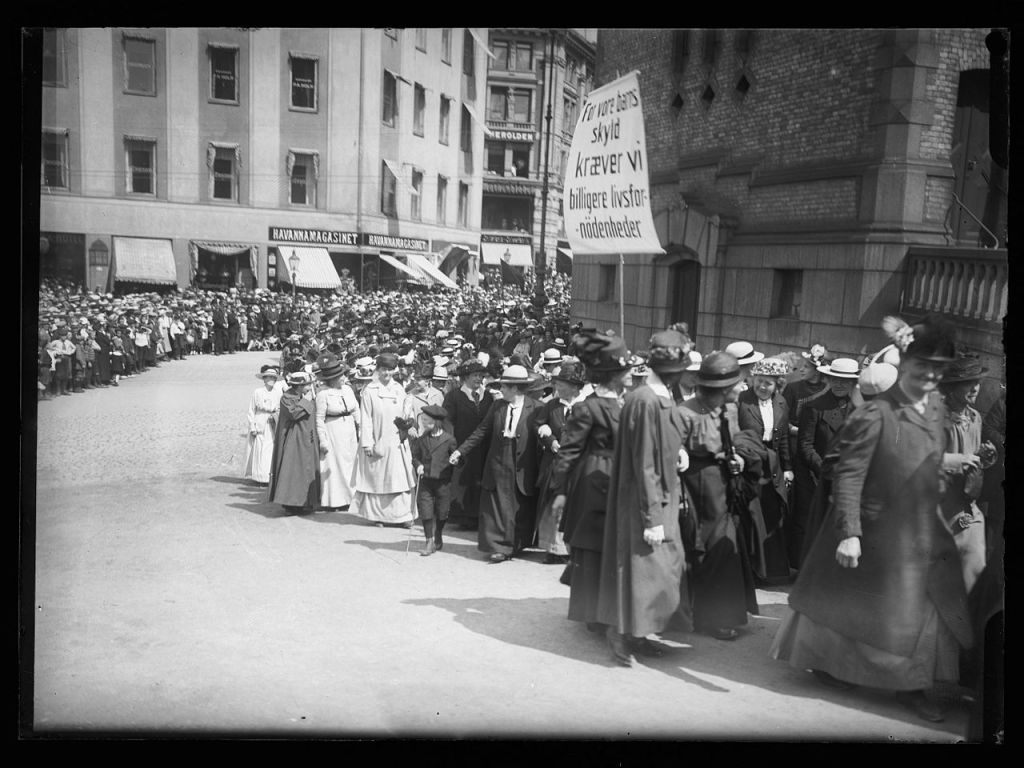 1.mai-tog-vp.jpg?w=1024